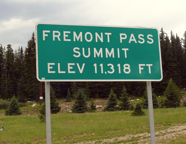 Fremont Pass summit sign.png